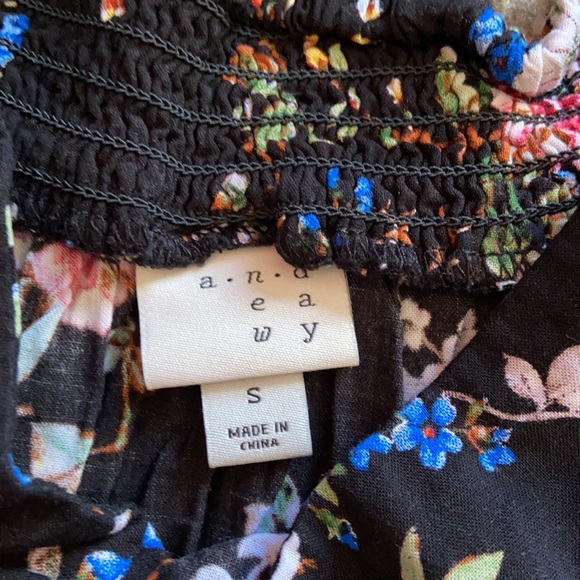 A new day patterned knee length size small skirt - Picture 3 of 3